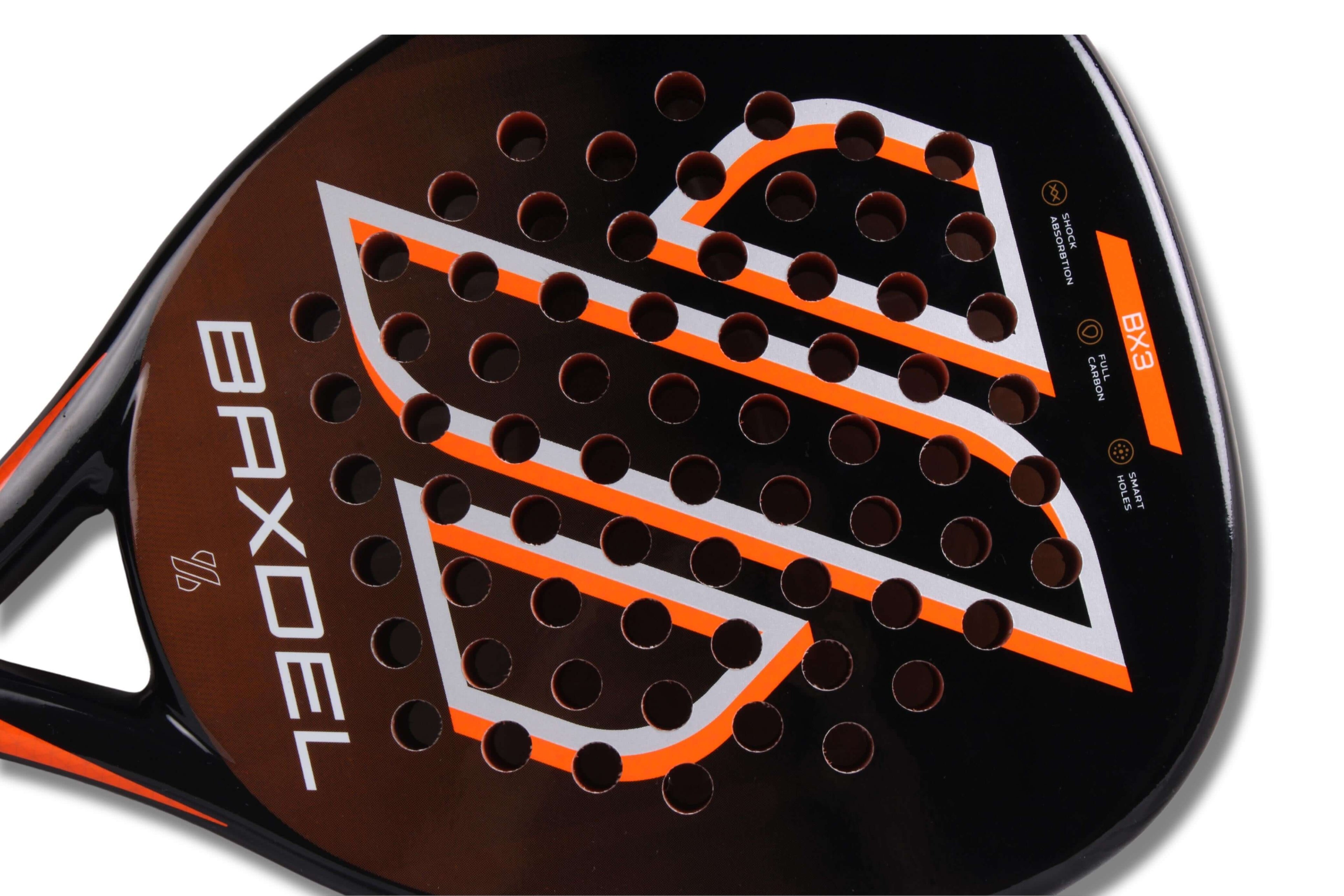 Raqueta de pádel Baxdel BX-3 con acabado brillante, fabricada en México con goma EVA Soft y carbono 3K